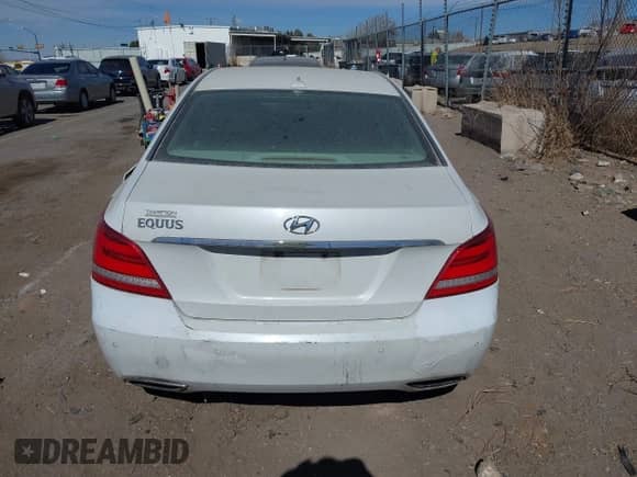 2014 Hyundai Equus Ultimate z VIN KMHGH4JH2EU074051, wystawiony jako IAAI lot #41650955 z przebiegiem 184 743 mil mil oraz . Historia ofert i sprzedaży dostępna na DreamBid. Obrazek 16.