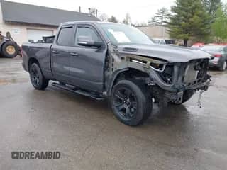 2020 Ram 1500 Big Horn z VIN 1C6SRFBT9LN292321, wystawiony jako IAAI lot #42193481 z przebiegiem 81 809 mil mil oraz . Historia ofert i sprzedaży dostępna na DreamBid. Obrazek 1.