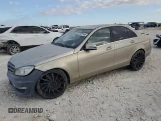 2010 Mercedes-Benz C 300 Sport с VIN WDDGF5EB2AR121748, выставлен на аукционе Copart как лот 82470905 с пробегом 138 629 миль миль и Чистый • Clean title. История ставок и продаж доступна на DreamBid. Изображение 1.