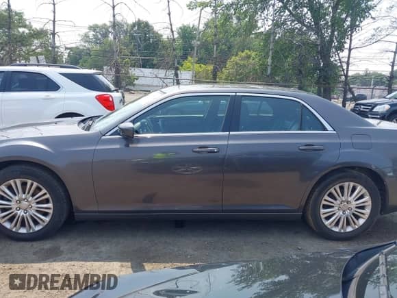 2014 Chrysler 300 with VIN 2C3CCARG0EH136503, listed as a IAAI auction lot 42913881 with 208,364 mi miles and . Bid and sale history available at DreamBid. Image 14.