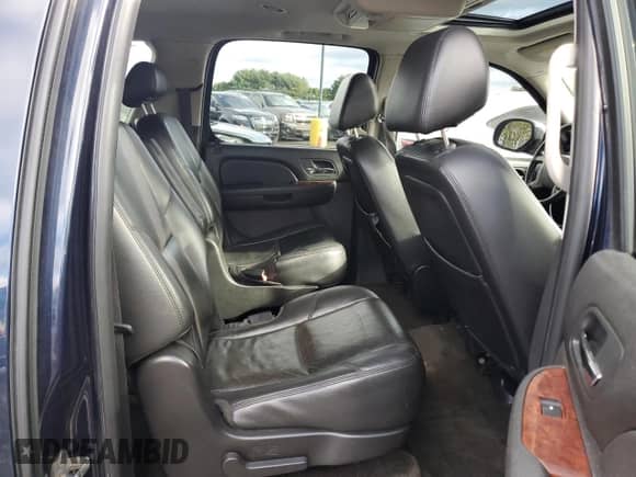 2009 Chevrolet Suburban LTZ z VIN 1GNFK36309R243475, wystawiony jako Copart lot #90379995 z przebiegiem 168 390 mil mil oraz Szkoda całkowita • Salvage title. Historia ofert i sprzedaży dostępna na DreamBid. Obrazek 11.