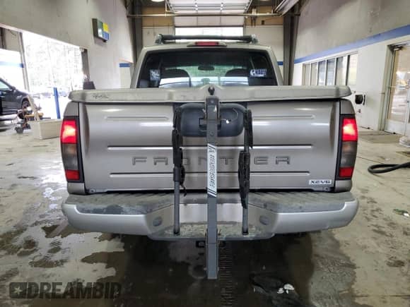 2004 Nissan Frontier XE z VIN 1N6ED27T94C471233, wystawiony jako Copart lot #45278755 z przebiegiem 174 866 mil mil oraz Czysty tytuł • Clean title. Historia ofert i sprzedaży dostępna na DreamBid. Obrazek 6.