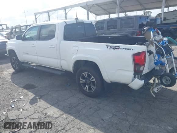 2018 Toyota Tacoma SR5 с VIN 3TMBZ5DN7JM016650, выставлен на аукционе IAAI как лот 41903835 с пробегом 105 123 миль миль и . История ставок и продаж доступна на DreamBid. Изображение 3.