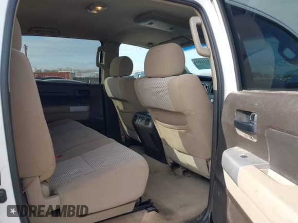 2007 Toyota Tundra SR5 z VIN 5TBET54137S456457, wystawiony jako IAAI lot #41112534 z przebiegiem 235 147 mil mil oraz . Historia ofert i sprzedaży dostępna na DreamBid. Obrazek 8.