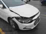 2017 Hyundai Elantra SE z VIN 5NPD84LF5HH052515, wystawiony jako IAAI lot #43431716 z przebiegiem 80 025 mil mil oraz . Historia ofert i sprzedaży dostępna na DreamBid. Obrazek 6.