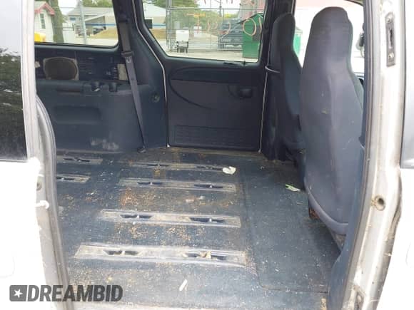 2002 Dodge Caravan Sport with VIN 1B4GP44342B707760, listed as a IAAI auction lot 43091548 with 218,137 mi miles and . Bid and sale history available at DreamBid. Image 8.