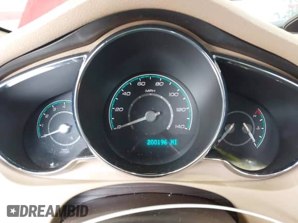 2012 Chevrolet Malibu 1LT z VIN 1G1ZC5E03CF284982, wystawiony jako IAAI lot #43379149 z przebiegiem 200 196 mil mil oraz . Historia ofert i sprzedaży dostępna na DreamBid. Obrazek 7.