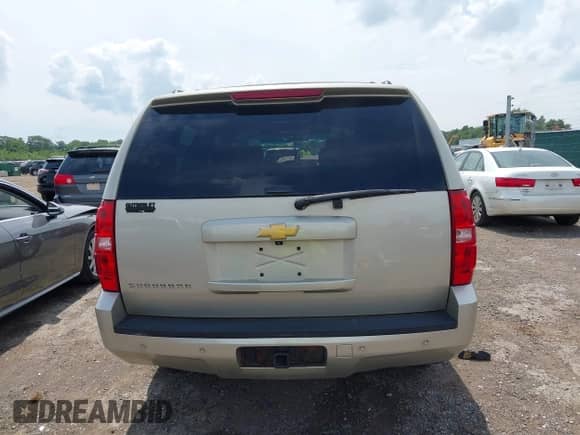 2013 Chevrolet Suburban LT z VIN 1GNSKJE79DR267600, wystawiony jako IAAI lot #42890914 z przebiegiem 169 407 mil mil oraz . Historia ofert i sprzedaży dostępna na DreamBid. Obrazek 16.