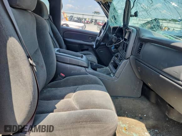 2004 Chevrolet Silverado 2500 LS z VIN 1GCGK23U04F104977, wystawiony jako Copart lot #66474245 z przebiegiem Nie podano mil oraz Szkoda całkowita • Salvage title. Historia ofert i sprzedaży dostępna na DreamBid. Obrazek 7.