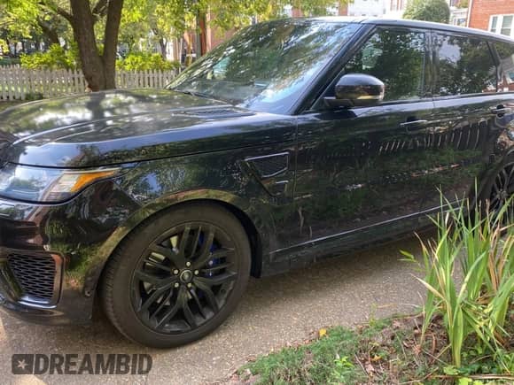 2016 Land Rover Range Rover Sport SVR z VIN SALWZ2EF7GA593202, wystawiony jako Copart lot #84015025 z przebiegiem 62 249 mil mil oraz Czysty tytuł • Clean title. Historia ofert i sprzedaży dostępna na DreamBid. Obrazek 2.