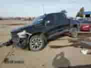 2022 Chevrolet Silverado 1500 RST z VIN 1GCUDEET6NZ599205, wystawiony jako Copart lot #42735645 z przebiegiem Nie podano mil oraz Czysty tytuł • Clean title. Historia ofert i sprzedaży dostępna na DreamBid. Obrazek 1.
