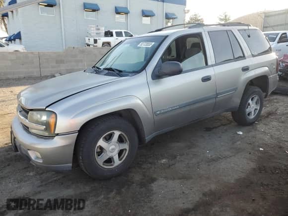 2002 Chevrolet TrailBlazer LTZ with VIN 1GNDS13S722179733, listed as a Copart auction lot 52723555 with 164,437 mi miles and Salvage title. Bid and sale history available at DreamBid. Image 1.