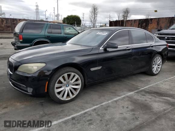 2011 BMW 7 Series с VIN WBAKX6C59BC197070, выставлен на аукционе Copart как лот 49120945 с пробегом 54 769 миль миль и Чистый • Clean title. История ставок и продаж доступна на DreamBid. Изображение 1.