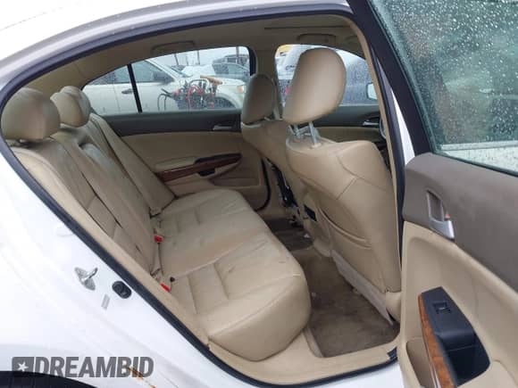 2010 Honda Accord EX-L с VIN 1HGCP2F86AA188070, выставлен на аукционе IAAI как лот 41805684 с пробегом 150 560 миль миль и . История ставок и продаж доступна на DreamBid. Изображение 8.