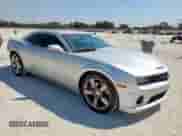 2011 Chevrolet Camaro 1SS z VIN 2G1FS1EW6B9142801, wystawiony jako Copart lot #81938125 z przebiegiem 212 022 mil mil oraz Czysty tytuł • Clean title. Historia ofert i sprzedaży dostępna na DreamBid. Obrazek 4.