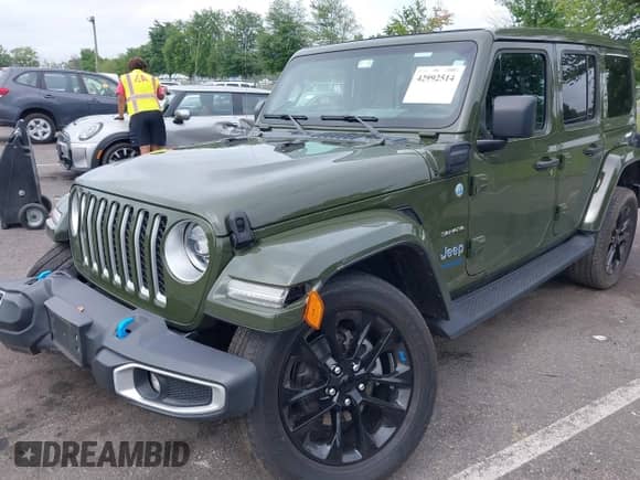 2022 Jeep Wrangler Unlimited Sahara with VIN 1C4JJXP67NW275731, listed as a IAAI auction lot 42992514 with 32,279 mi miles and . Bid and sale history available at DreamBid. Image 2.
