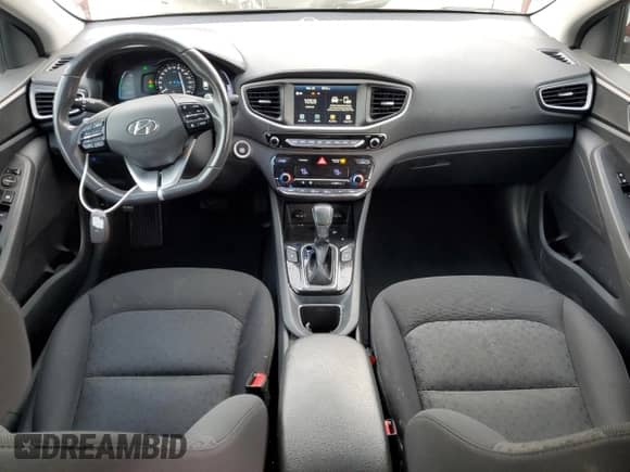 2019 Hyundai Ioniq SEL z VIN KMHC75LC8KU130997, wystawiony jako Copart lot #48557114 z przebiegiem 87 236 mil mil oraz . Historia ofert i sprzedaży dostępna na DreamBid. Obrazek 8.