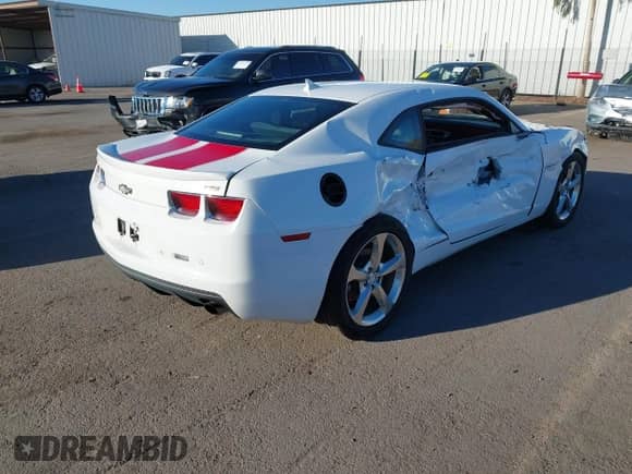 2013 Chevrolet Camaro LT z VIN 2G1FC1E37D9231136, wystawiony jako IAAI lot #43474883 z przebiegiem 86 730 mil mil oraz . Historia ofert i sprzedaży dostępna na DreamBid. Obrazek 4.