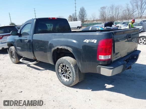 2007 GMC Sierra 1500 Work Truck z VIN 1GTEK14X77Z619519, wystawiony jako IAAI lot #41756863 z przebiegiem 156 176 mil mil oraz . Historia ofert i sprzedaży dostępna na DreamBid. Obrazek 3.