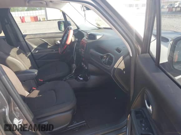 2017 Jeep Renegade Latitude с VIN ZACCJABB3HPG05926, выставлен на аукционе IAAI как лот 42157458 с пробегом 90 859 миль миль и . История ставок и продаж доступна на DreamBid. Изображение 5.