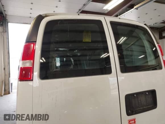 2019 Chevrolet Express Cargo z VIN 1GCZGHFGXK1309218, wystawiony jako IAAI lot #43469373 z przebiegiem 171 490 mil mil oraz . Historia ofert i sprzedaży dostępna na DreamBid. Obrazek 6.