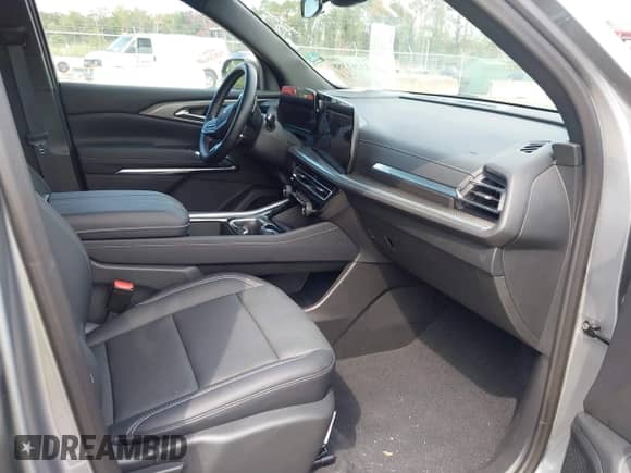 2025 Chevrolet Traverse FWD LT with VIN 1GNERGRS3SJ164582, listed as a IAAI auction lot 43261388 with 11,306 mi miles and . Bid and sale history available at DreamBid. Image 5.