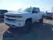 2017 Chevrolet Silverado 1500 LTZ z VIN 3GCUKSEJ9HG150558, wystawiony jako IAAI lot #41514409 z przebiegiem 107 969 mil mil oraz . Historia ofert i sprzedaży dostępna na DreamBid. Obrazek 2.
