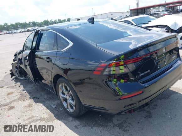 2024 Honda Accord EX-L z VIN 1HGCY2F64RA018460, wystawiony jako IAAI lot #42433319 z przebiegiem 28 288 mil mil oraz . Historia ofert i sprzedaży dostępna na DreamBid. Obrazek 3.