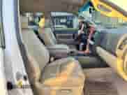 2008 Toyota Tundra Limited z VIN 5TFDV58168X073440, wystawiony jako Copart lot #90197965 z przebiegiem Nie podano mil oraz Czysty tytuł • Clean title. Historia ofert i sprzedaży dostępna na DreamBid. Obrazek 5.