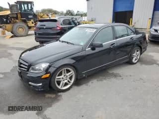 2013 Mercedes-Benz C 300 Sport с VIN WDDGF8ABXDR253247, выставлен на аукционе Copart как лот 69194355 с пробегом 135 157 миль миль и Списание • Salvage title. История ставок и продаж доступна на DreamBid. Изображение 1.