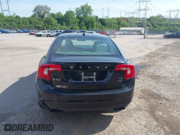 2015 Volvo S60 T5 Premier с VIN YV1612TB0F2301780, выставлен на аукционе IAAI как лот 42229293 с пробегом 104 783 миль миль и . История ставок и продаж доступна на DreamBid. Изображение 16.