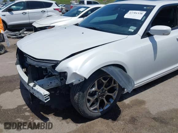 2016 Chrysler 300 S с VIN 2C3CCAGG7GH270382, выставлен на аукционе IAAI как лот 42701338 с пробегом 112 919 миль миль и . История ставок и продаж доступна на DreamBid. Изображение 21.