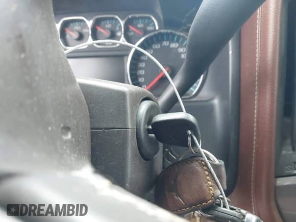 2016 Chevrolet Silverado 2500HD High Country z VIN 1GC1KXE81GF154052, wystawiony jako IAAI lot #42891878 z przebiegiem Nie podano mil oraz . Historia ofert i sprzedaży dostępna na DreamBid. Obrazek 11.