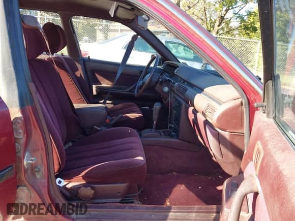 1991 Toyota Camry DLX z VIN 4T1SV21EXMU354893, wystawiony jako IAAI lot #43414642 z przebiegiem 135 939 mil mil oraz . Historia ofert i sprzedaży dostępna na DreamBid. Obrazek 5.