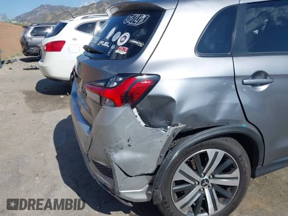 2021 Mitsubishi Outlander ES z VIN JA4APUAU3MU002584, wystawiony jako IAAI lot #42153601 z przebiegiem 56 000 mil mil oraz . Historia ofert i sprzedaży dostępna na DreamBid. Obrazek 6.