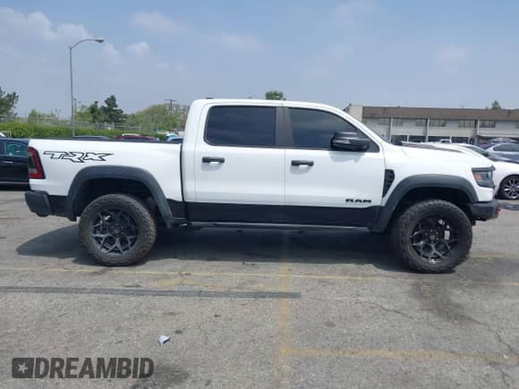 2022 Ram 1500 TRX z VIN 1C6SRFU97NN168472, wystawiony jako IAAI lot #42160696 z przebiegiem 13 695 mil mil oraz . Historia ofert i sprzedaży dostępna na DreamBid. Obrazek 12.