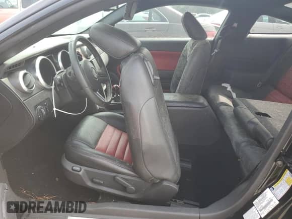 2009 Ford Mustang Shelby GT500 z VIN 1ZVHT88S995128314, wystawiony jako Copart lot #68973314 z przebiegiem 74 339 mil mil oraz Szkoda całkowita • Salvage title. Historia ofert i sprzedaży dostępna na DreamBid. Obrazek 7.