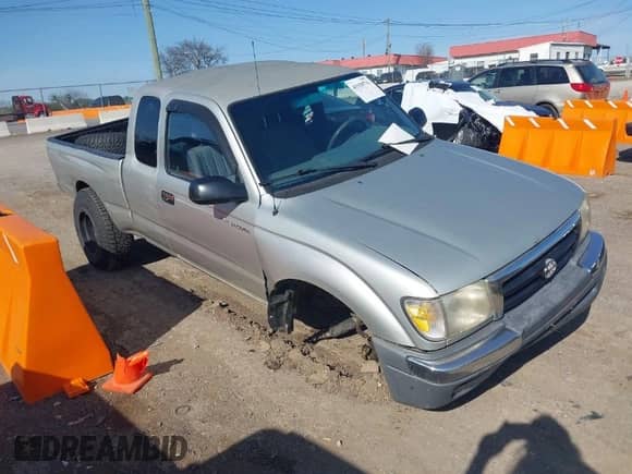 2000 Toyota Tacoma with VIN 5TEWM72N8YZ685490, listed as a IAAI auction lot 41938731 with 222,785 mi miles and . Bid and sale history available at DreamBid. Image 1.