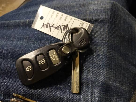 2015 Hyundai Veloster RE:FLEX with VIN KMHTC6AD2FU223615, listed as a IAAI auction lot 41388773 with 111,381 mi miles and . Bid and sale history available at DreamBid. Image 11.