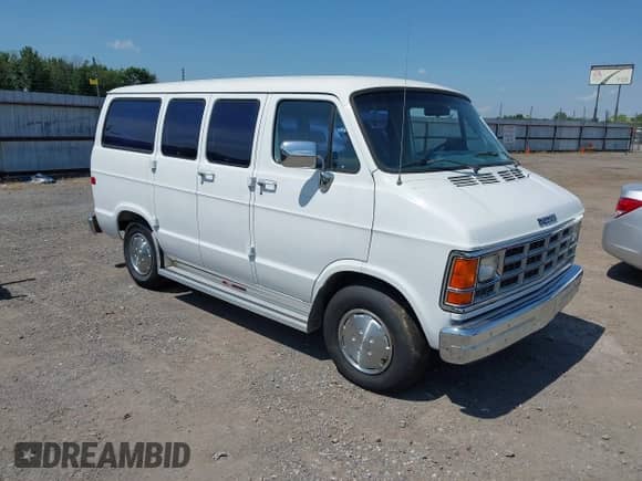 1992 Dodge Passenger with VIN 2B4HB15X8NK125341, listed as a IAAI auction lot 42565074 with 122,087 mi miles and . Bid and sale history available at DreamBid. Image 1.