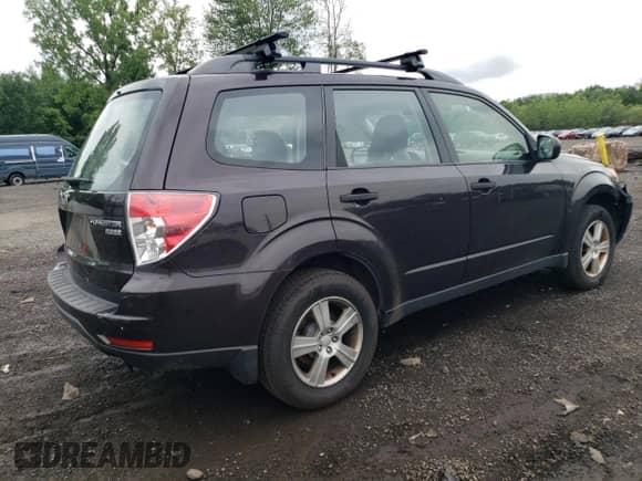 2013 Subaru Forester X z VIN JF2SHABC9DH443674, wystawiony jako Copart lot #62688295 z przebiegiem 122 771 mil mil oraz Szkoda całkowita • Salvage title. Historia ofert i sprzedaży dostępna na DreamBid. Obrazek 3.