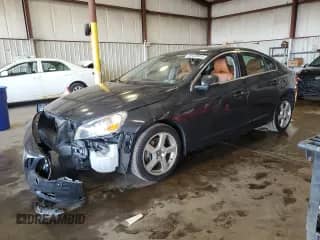 2013 Volvo S60 T5 с VIN YV1612FH0D2186420, выставлен на аукционе Copart как лот 80448915 с пробегом 119 615 миль миль и Списание • Salvage title. История ставок и продаж доступна на DreamBid. Изображение 1.