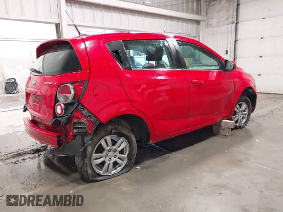 2014 Chevrolet Sonic LT z VIN 1G1JD6SH8E4164720, wystawiony jako IAAI lot #43169999 z przebiegiem 91 833 mil mil oraz . Historia ofert i sprzedaży dostępna na DreamBid. Obrazek 4.