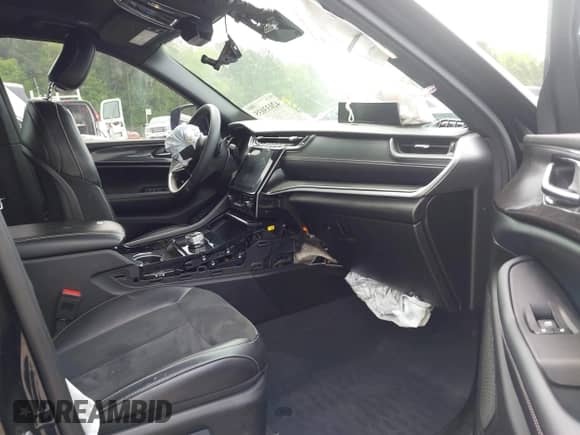 2023 Jeep Grand Cherokee Altitude с VIN 1C4RJJAG7P8794349, выставлен на аукционе IAAI как лот 42033035 с пробегом 46 524 миль миль и . История ставок и продаж доступна на DreamBid. Изображение 5.