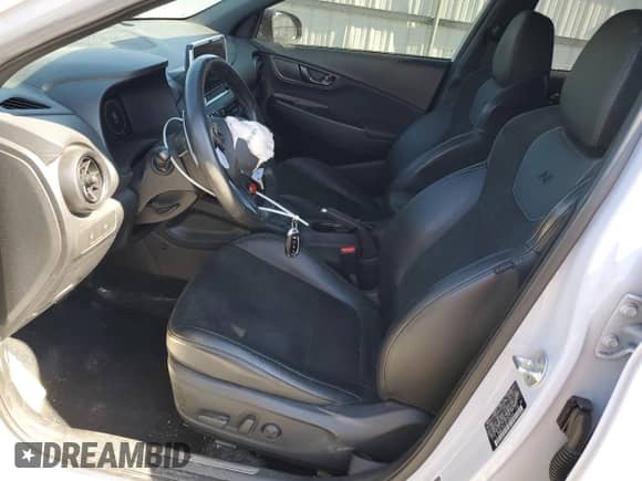 2023 Hyundai Kona с VIN KM8KH3AC0PU006293, выставлен на аукционе Copart как лот 47218155 с пробегом 42 709 миль миль и Списание • Salvage title. История ставок и продаж доступна на DreamBid. Изображение 7.