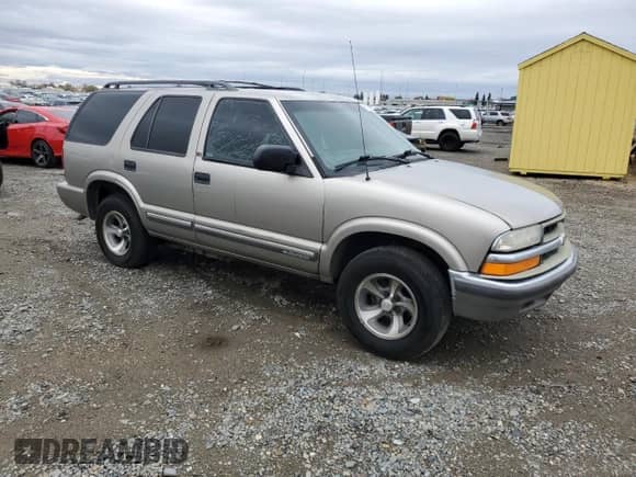 2000 Chevrolet Blazer LT with VIN 1GNCS13W2Y2397280, listed as a Copart auction lot 81970654 with 154,674 mi miles and Salvage title. Bid and sale history available at DreamBid. Image 4.