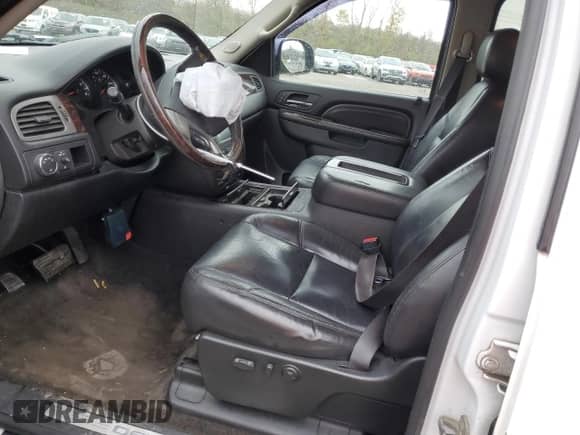 2010 GMC Sierra 1500 Denali z VIN 3GTRKXE20AG265339, wystawiony jako Copart lot #79364264 z przebiegiem 328 942 mil mil oraz Szkoda całkowita • Salvage title. Historia ofert i sprzedaży dostępna na DreamBid. Obrazek 7.