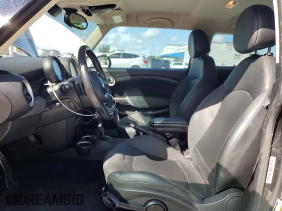 2011 MINI Hardtop S with VIN WMWSV3C58BTY11594, listed as a Copart auction lot 82583025 with 98,138 mi miles and Salvage title. Bid and sale history available at DreamBid. Image 7.