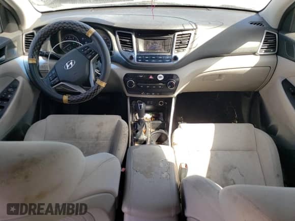 2017 Hyundai Tucson SE z VIN KM8J33A42HU374057, wystawiony jako Copart lot #84389295 z przebiegiem 153 668 mil mil oraz Czysty tytuł • Clean title. Historia ofert i sprzedaży dostępna na DreamBid. Obrazek 8.