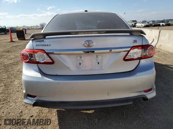 2011 Toyota Corolla L z VIN 2T1BU4EE5BC599138, wystawiony jako Copart lot #82522705 z przebiegiem 122 109 mil mil oraz Szkoda całkowita • Salvage title. Historia ofert i sprzedaży dostępna na DreamBid. Obrazek 6.